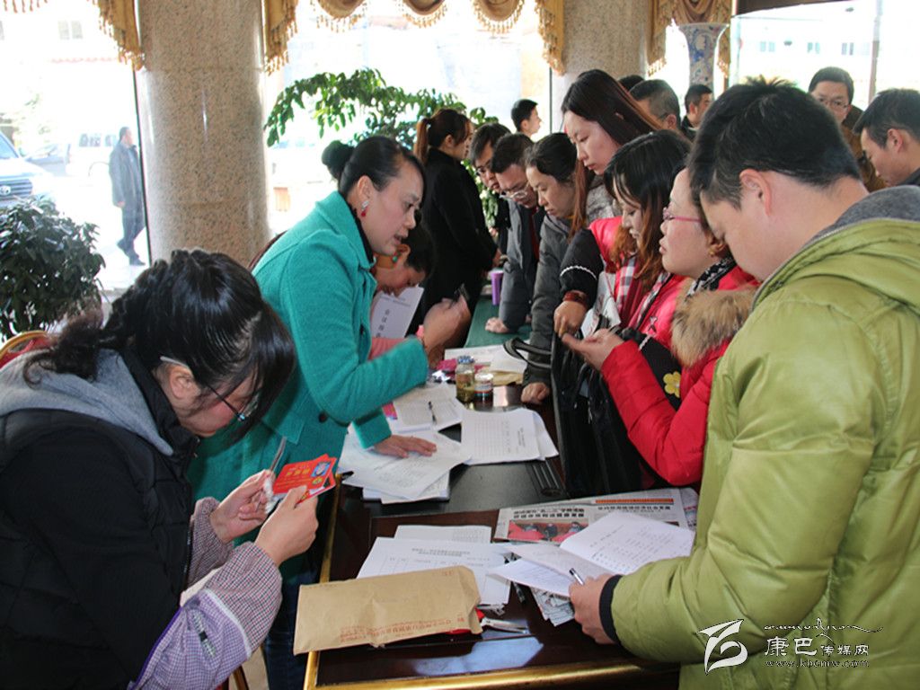 出席州政協第十二屆第四次會議委員陸續報到